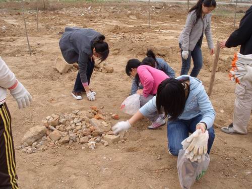 “热爱校园,美化校园”义务劳动